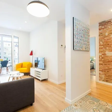 Beautiful 4bd 4ba In Eixample District *